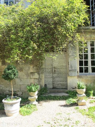 ANCIEN LOGIS 450M² CENTRE VILLAGE AVEC PARC ARBORE