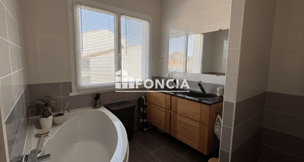 À vendre Maison 7 pièces 144 m² - Angoulins 17690