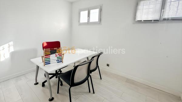 Location Local commercial140 m² - 8 Pièces - BRIE COMTE ROBERT (77170)