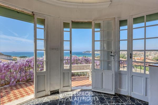 Architecture singulière et vue mer panoramique