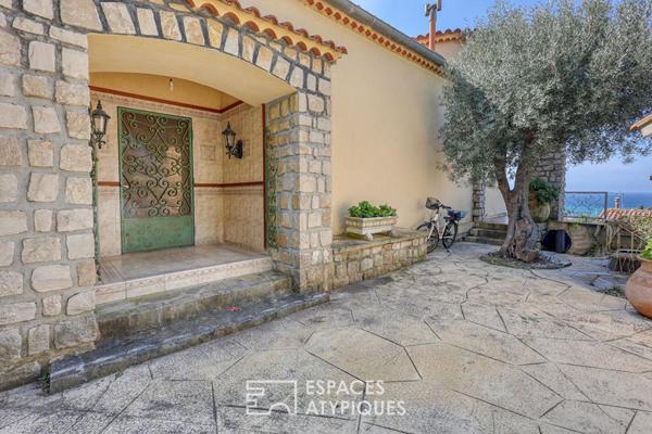 Architecture singulière et vue mer panoramique