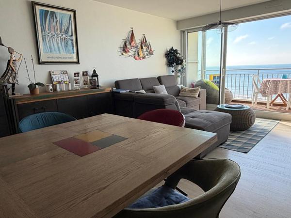 LES SABLES D'OLONNE 85100 VUE MER SUR LE REMBLAI APPARTEMENT T3 RENOVE AVEC TERRASSE ET PARKING PRIVE