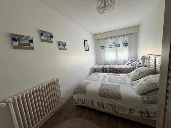 LES SABLES D'OLONNE 85100 VUE MER SUR LE REMBLAI APPARTEMENT T3 RENOVE AVEC TERRASSE ET PARKING PRIVE