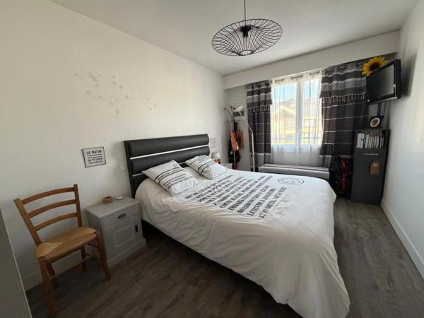 LES SABLES D'OLONNE 85100 VUE MER SUR LE REMBLAI APPARTEMENT T3 RENOVE AVEC TERRASSE ET PARKING PRIVE