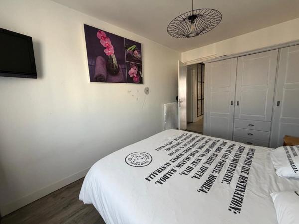 LES SABLES D'OLONNE 85100 VUE MER SUR LE REMBLAI APPARTEMENT T3 RENOVE AVEC TERRASSE ET PARKING PRIVE