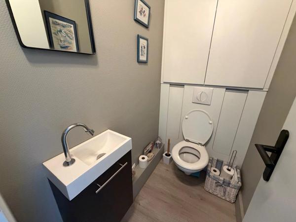 LES SABLES D'OLONNE 85100 VUE MER SUR LE REMBLAI APPARTEMENT T3 RENOVE AVEC TERRASSE ET PARKING PRIVE