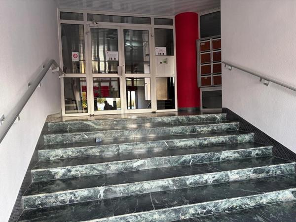 LES SABLES D'OLONNE 85100 VUE MER SUR LE REMBLAI APPARTEMENT T3 RENOVE AVEC TERRASSE ET PARKING PRIVE