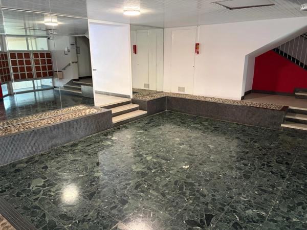 LES SABLES D'OLONNE 85100 VUE MER SUR LE REMBLAI APPARTEMENT T3 RENOVE AVEC TERRASSE ET PARKING PRIVE