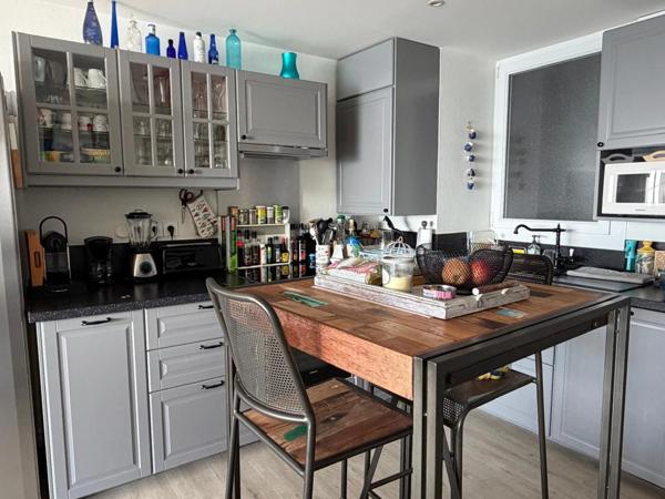 LES SABLES D'OLONNE 85100 VUE MER SUR LE REMBLAI APPARTEMENT T3 RENOVE AVEC TERRASSE ET PARKING PRIVE