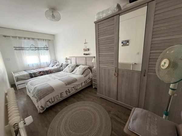 LES SABLES D'OLONNE 85100 VUE MER SUR LE REMBLAI APPARTEMENT T3 RENOVE AVEC TERRASSE ET PARKING PRIVE