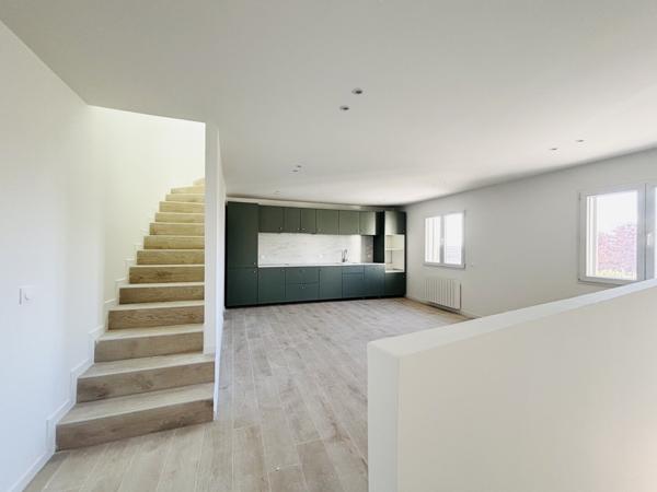 Triplex 73m2, parking et grand garage