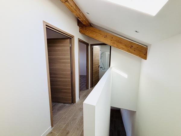 Triplex 73m2, parking et grand garage