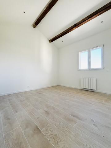 Triplex 73m2, parking et grand garage