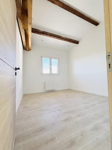 Triplex 73m2, parking et grand garage