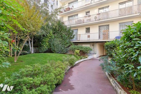 Dernier étage - Appartement de 75 m² au calme absolu 