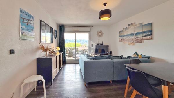 A VENDRE NICE - 3 PIÈCES AVEC TERRASSE, PISCINE ET GARAGE