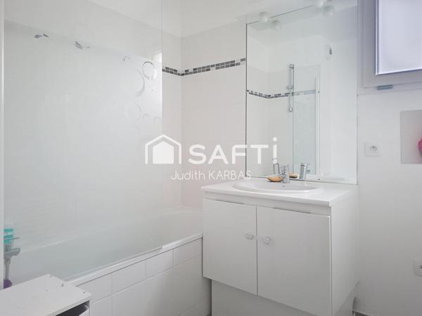 Appartement lumineux trois pièces au cœur du quartier Mairie de Romainville avec cave et parking