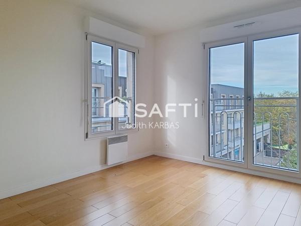 Appartement lumineux trois pièces au cœur du quartier Mairie de Romainville avec cave et parking