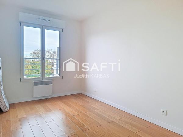 Appartement lumineux trois pièces au cœur du quartier Mairie de Romainville avec cave et parking