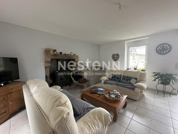 Ensemble de deux maisons à vendre avec hangar à NAIZIN entre Pontivy et Josselin- environ 5 000 M2 de terrain