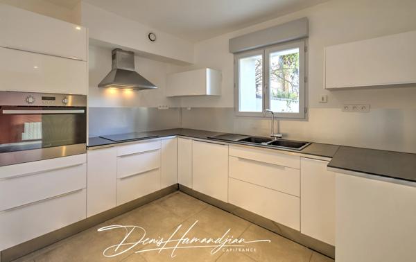 Maison à vendre 5 pièces - 4 Chambres - 122 m2 - FONTAINES SAINT MARTIN (69270)