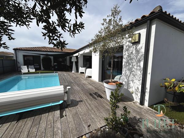 Villa contemporaine haut de gamme avec piscine chauffée- Résidence sécurisée