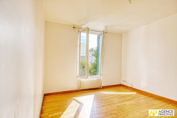 Versailles Montreuil Appartement 2 pièces 40.36 m2 carrez situé au 1er et dernier étage avec jardin privatif et box 265 000 € **  - Référence  28450