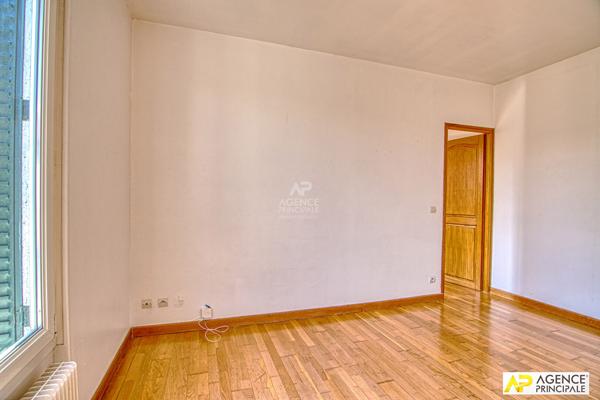 Versailles Montreuil Appartement 2 pièces 40.36 m2 carrez situé au 1er et dernier étage avec jardin privatif et box 265 000 € **  - Référence  28450