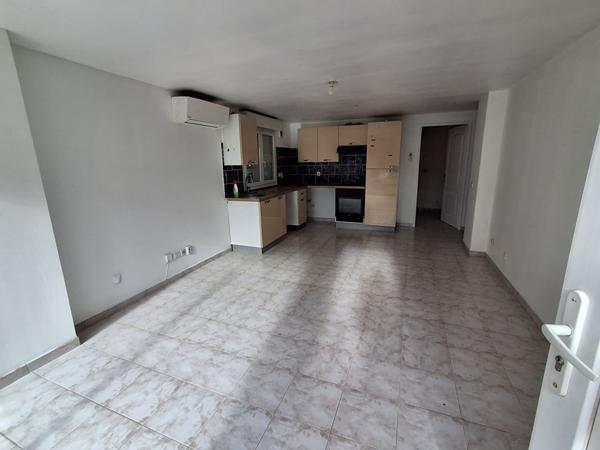 Appartement Rognac 3 pièce(s) 60 m2 avec terrasse et cour intérieure