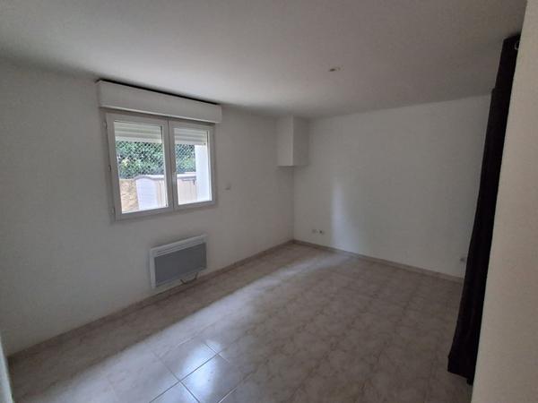 Appartement Rognac 3 pièce(s) 60 m2 avec terrasse et cour intérieure