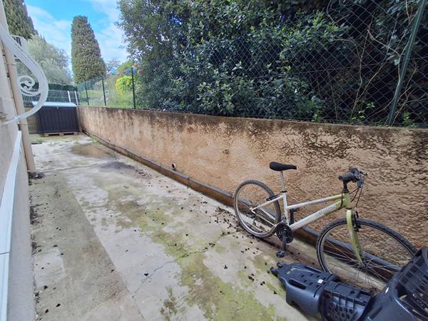 Appartement Rognac 3 pièce(s) 60 m2 avec terrasse et cour intérieure