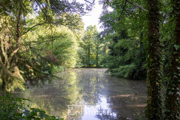 Demeure de prestige au sein d’un parc privé avec piscine et étang