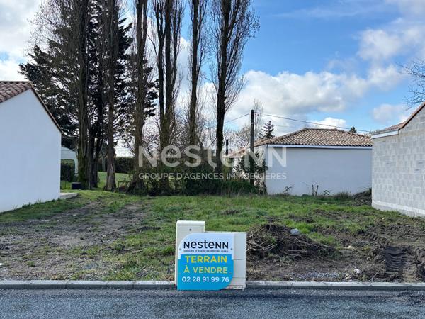 Terrain viabilisé, en impasse, bourg de la Chevrolière