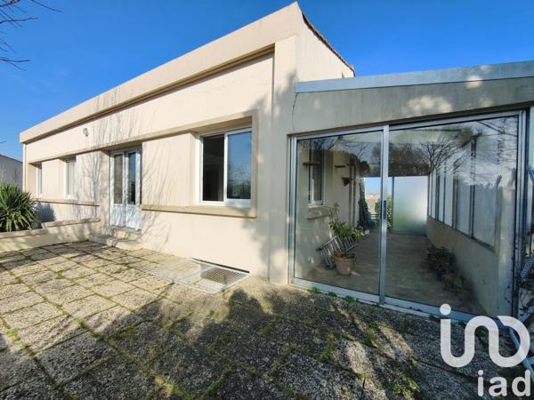 Maison 5 pièces de 102 m² à Grosbreuil (85440)