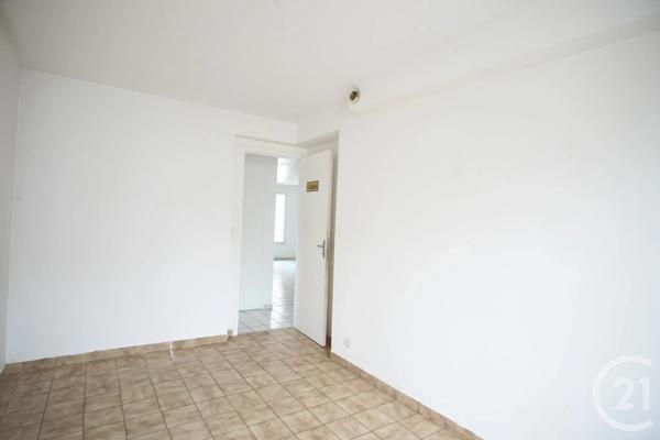 Appartement F3 à vendre  3 pièces - 70,69 m 2   CHOISY LE ROI  - 94
