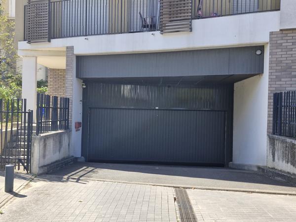 Parking
        
        - 16 m² Exclusivité 15 900 € *