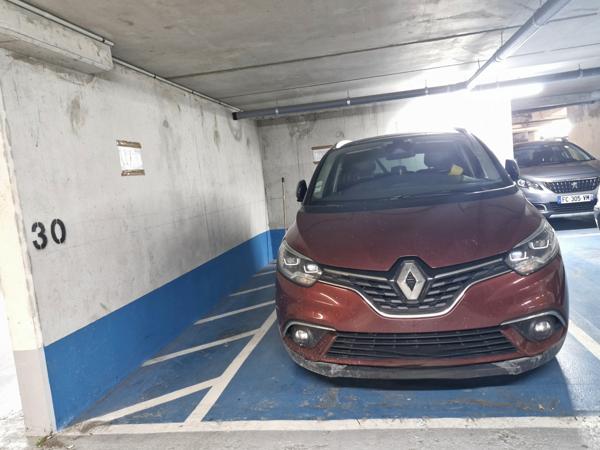 Parking
        
        - 16 m² Exclusivité 15 900 € *