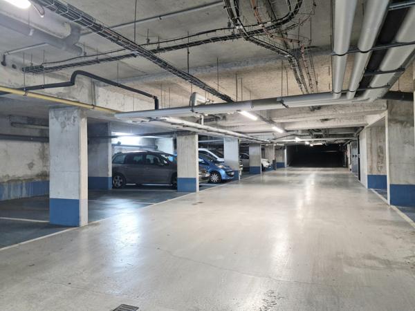 Parking
        
        - 16 m² Exclusivité 15 900 € *