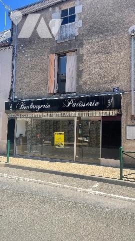 TOURY En plein centre ville Local commercial avec appartement type F4