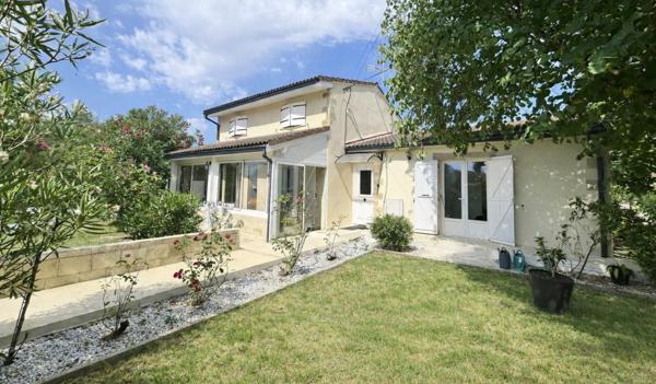 Au calme à Saint-André de Cubzac dans un quartier résidentiel , Découvrez  cette Maison d'habitation d'environ de 115 m2 sur un terrain d'environ 1001 m2 - Piscinable - Jardin arboré - Cabanon