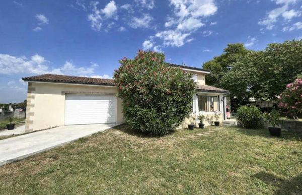 Au calme à Saint-André de Cubzac dans un quartier résidentiel , Découvrez  cette Maison d'habitation d'environ de 115 m2 sur un terrain d'environ 1001 m2 - Piscinable - Jardin arboré - Cabanon