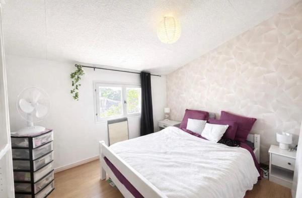 Au calme à Saint-André de Cubzac dans un quartier résidentiel , Découvrez  cette Maison d'habitation d'environ de 115 m2 sur un terrain d'environ 1001 m2 - Piscinable - Jardin arboré - Cabanon