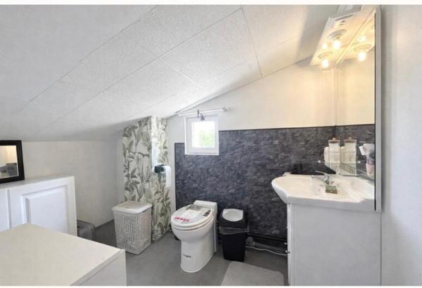 Au calme à Saint-André de Cubzac dans un quartier résidentiel , Découvrez  cette Maison d'habitation d'environ de 115 m2 sur un terrain d'environ 1001 m2 - Piscinable - Jardin arboré - Cabanon