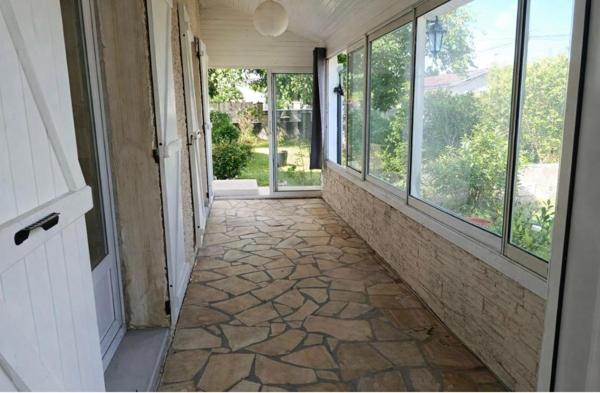 Au calme à Saint-André de Cubzac dans un quartier résidentiel , Découvrez  cette Maison d'habitation d'environ de 115 m2 sur un terrain d'environ 1001 m2 - Piscinable - Jardin arboré - Cabanon