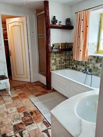 Vernon (86340) Maison de caractère en pierre – 133 m² – Au calme