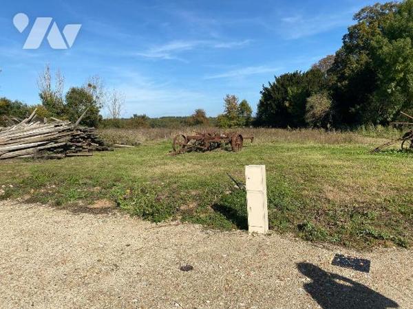 BERCHERES ST-GERMAIN, c?ur de village,
Lotissement de 7 lots viabilisés. (eau, électricité, té...