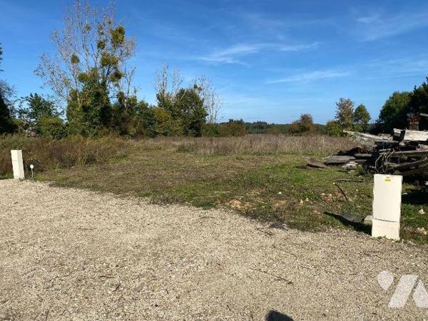 BERCHERES ST-GERMAIN, c?ur de village,
Lotissement de 7 lots viabilisés. (eau, électricité, té...