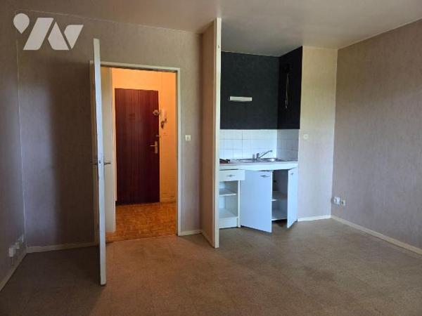 ALENCON (61), quartier Courteille, proche écoles et commodités, appartement en copropriété, de ...