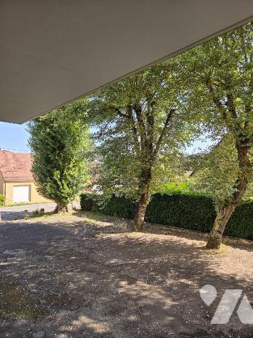 ALENCON (61), quartier Courteille, proche écoles et commodités, appartement en copropriété, de ...