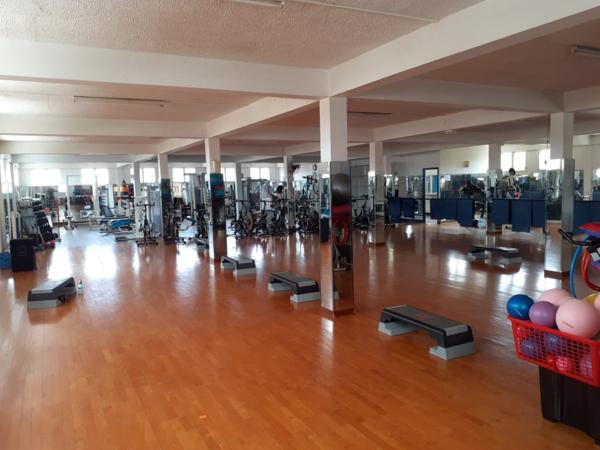 Location local commercial près de FORT DE FRANCE - 400 m² - 3 200 €/mois